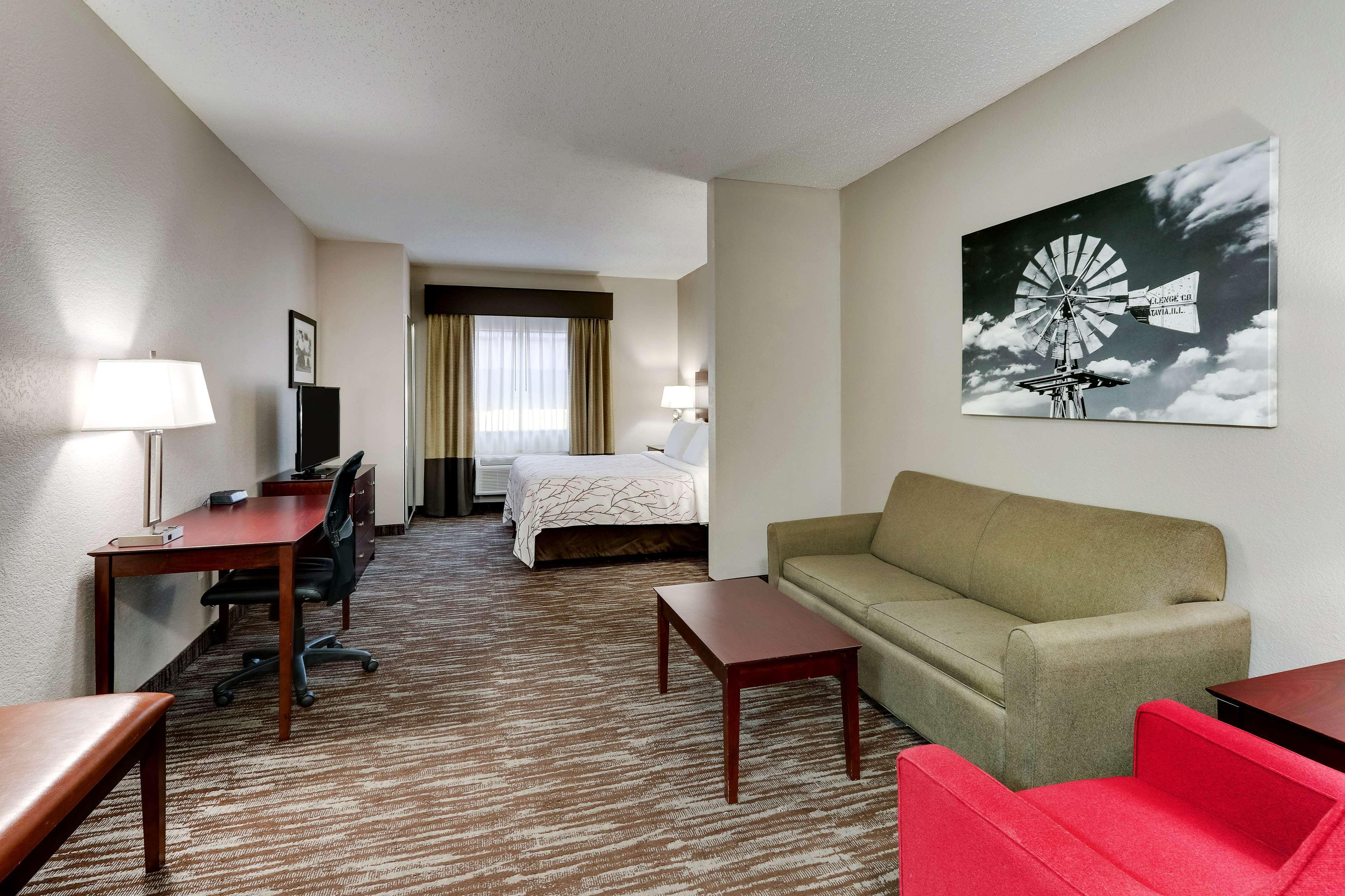 Western & Hotel 3*