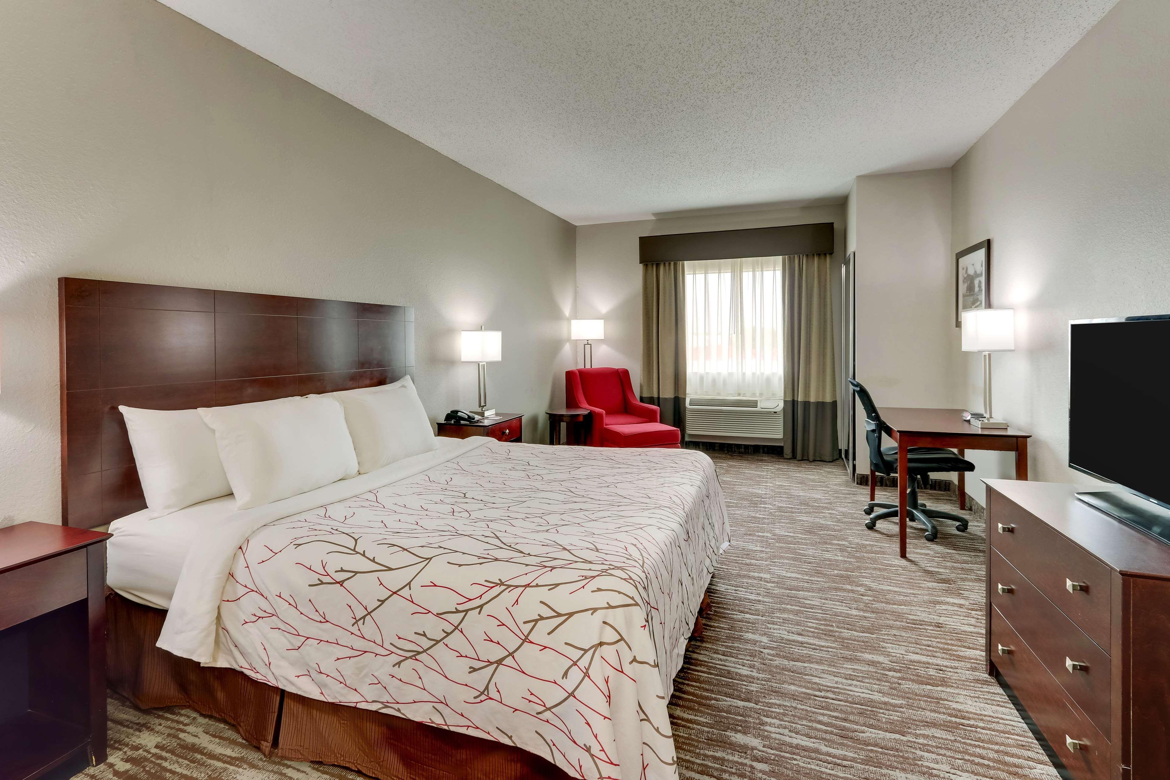 Western & Hotel 3*