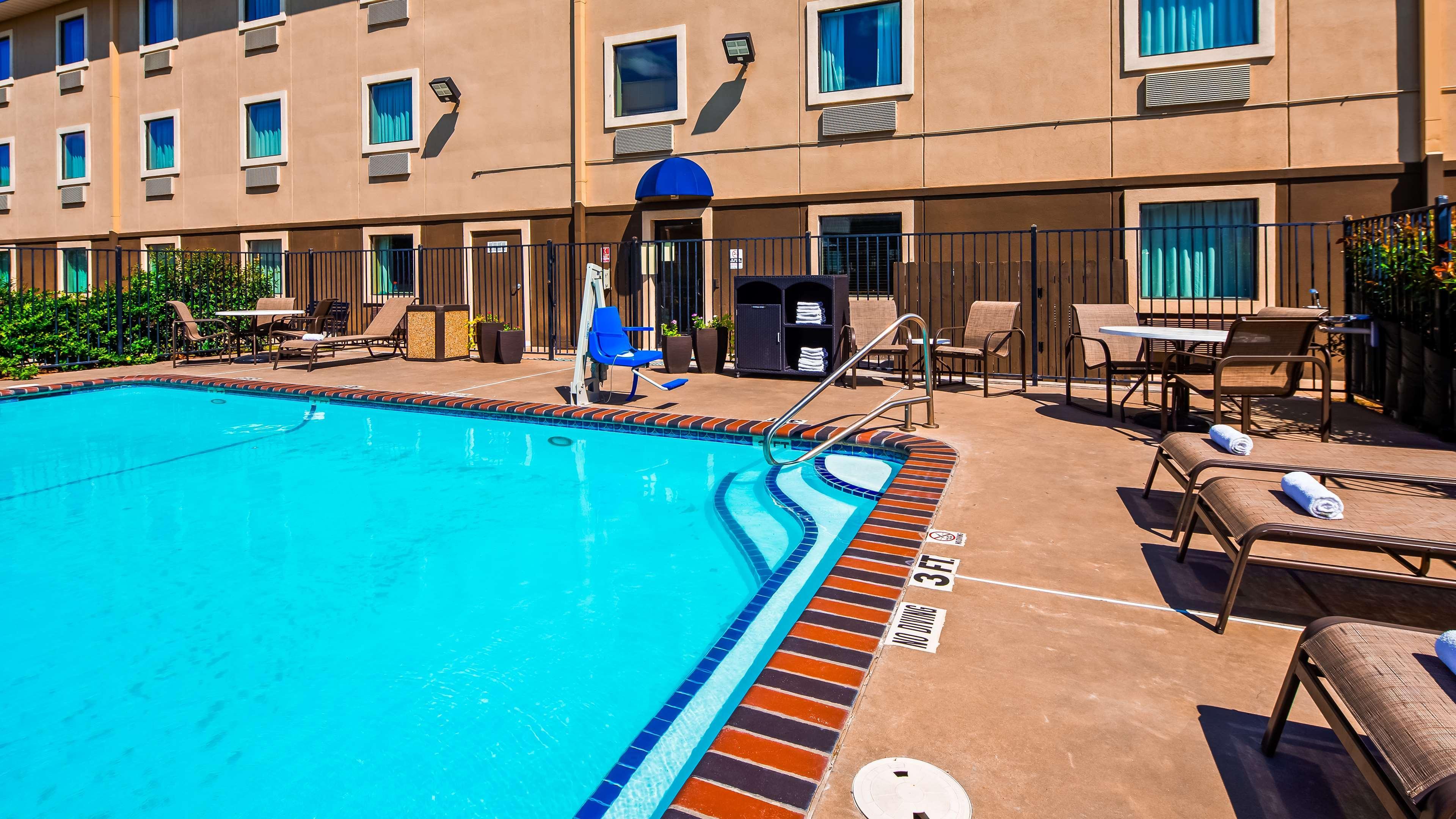 Western & Hotel 3*