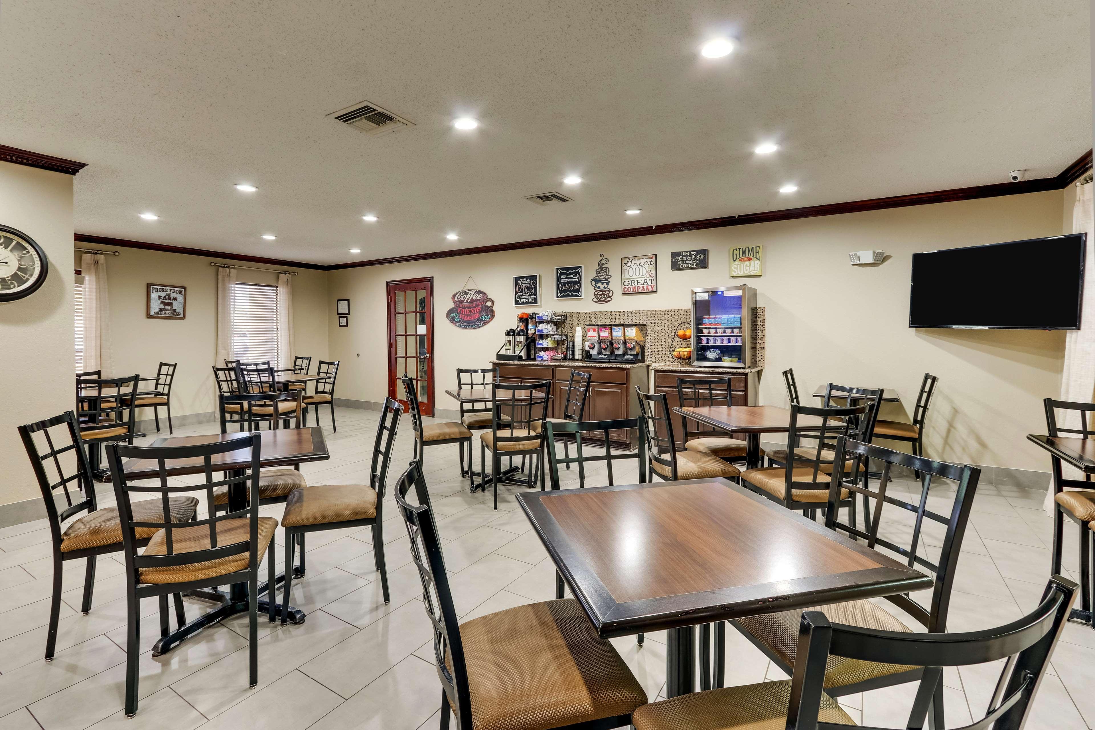 Western & Hotel 3*